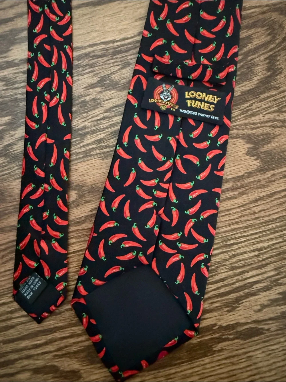 Vintage Looney Tunes Tazmanian Devil Chili pepper tie 100% silk